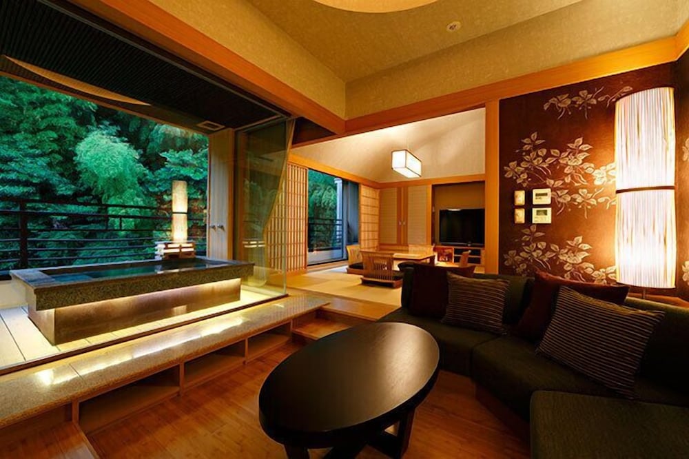 Hakone Kamon 34/41