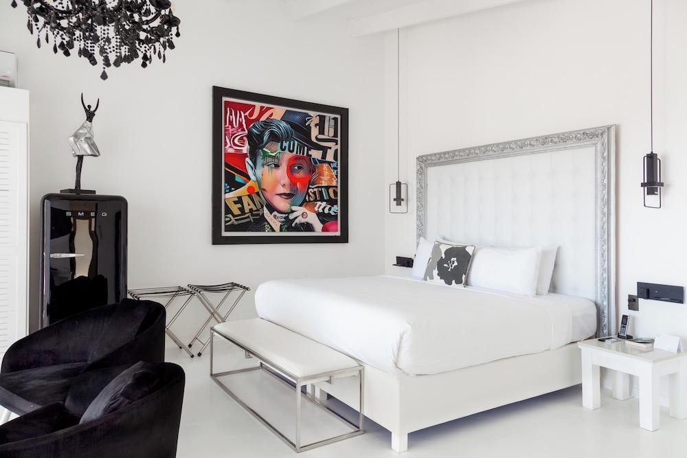 Romantic, Suite, King Bed, Beach Front