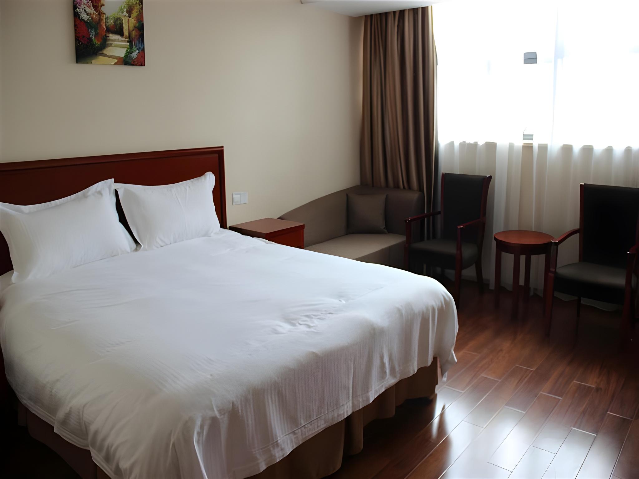 BUSINESS, QUEEN BED