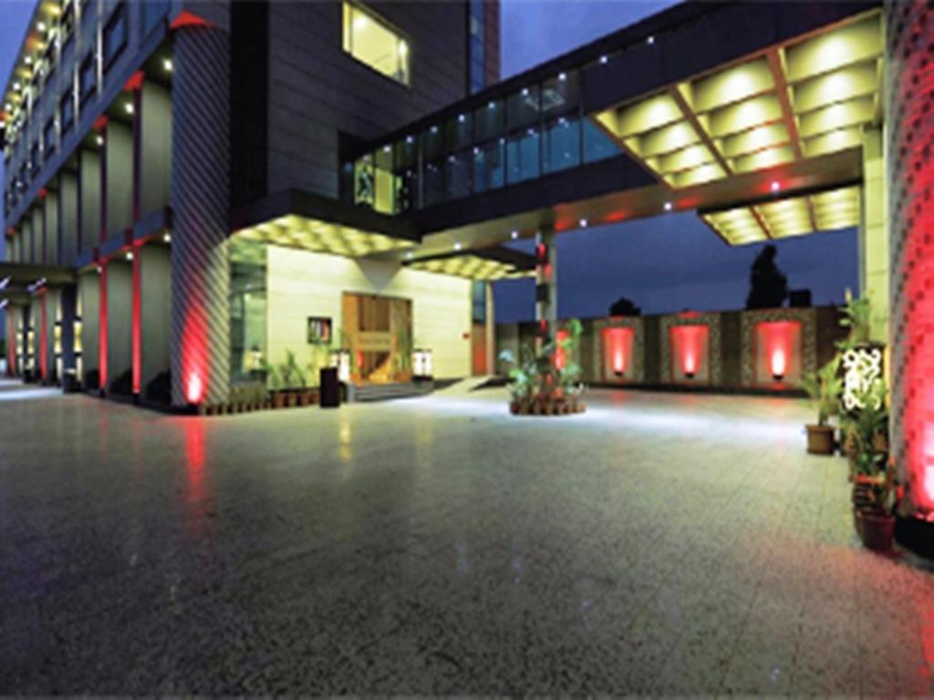 HOTEL BRIJWASI LANDS INN 42/55