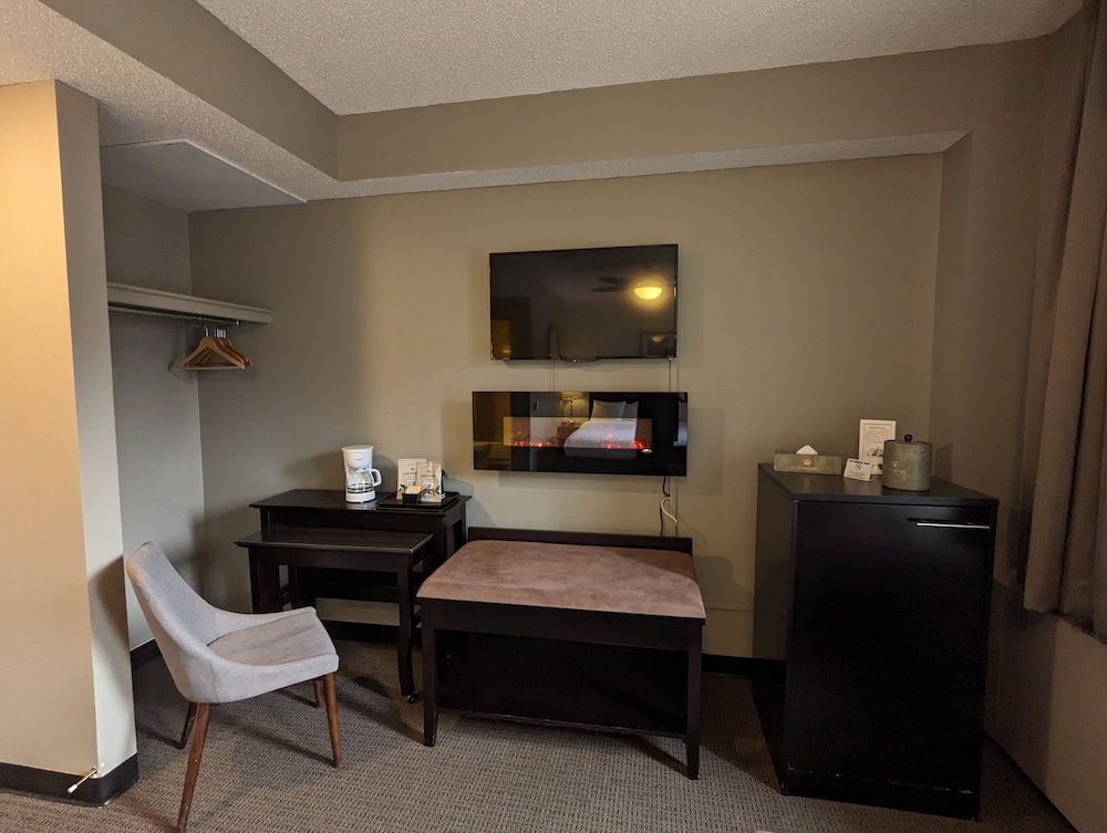 King Edward Hotel 36/55