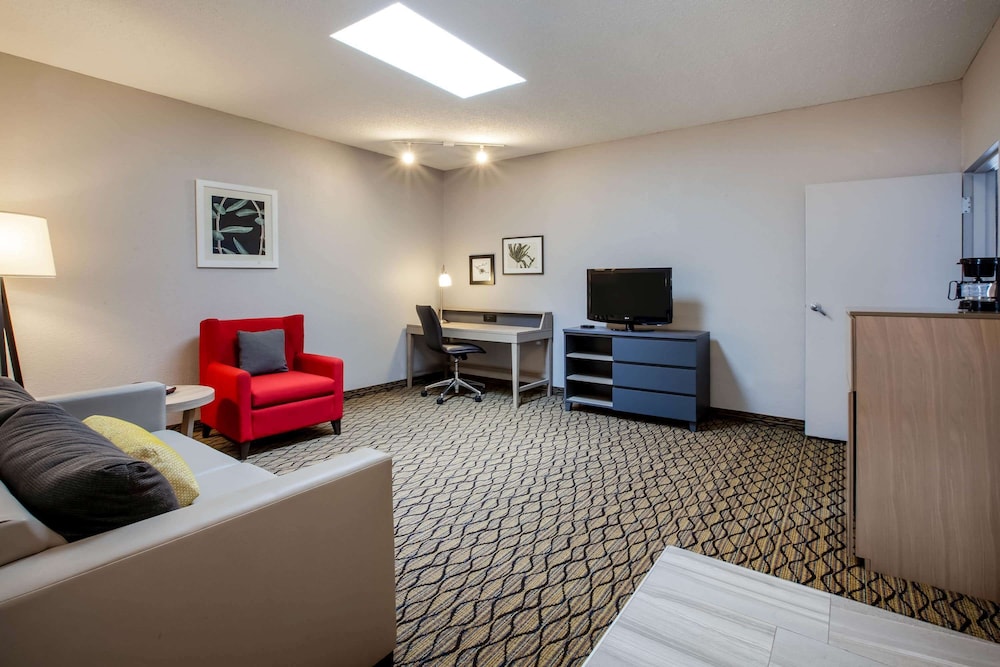 Days Inn & Suites by Wyndham Rochester Hills MI 20/31