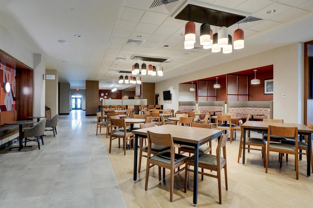 Drury Plaza Hotel North Charleston 40/55