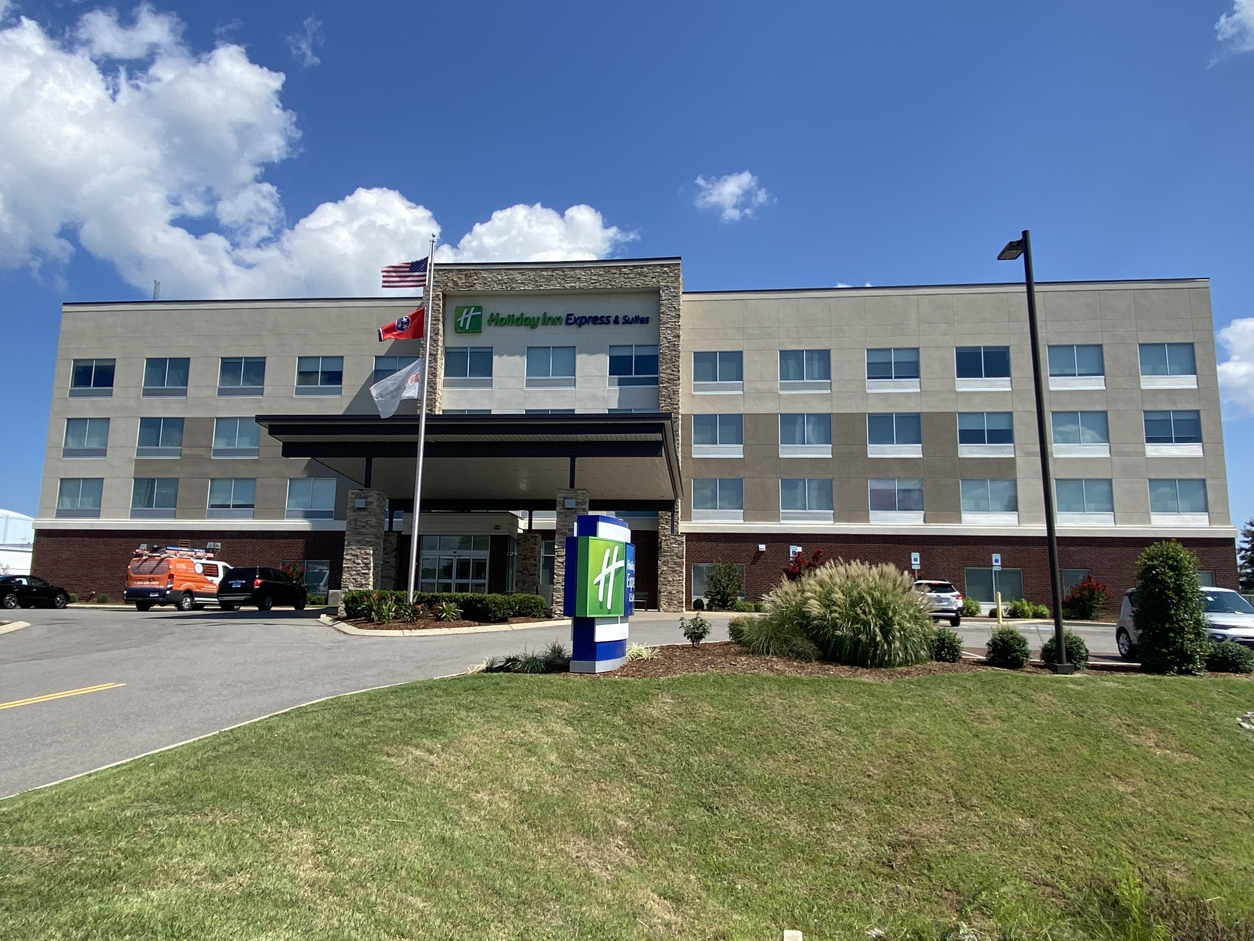Holiday Inn Express Suites Nashville North Springfield 76/77