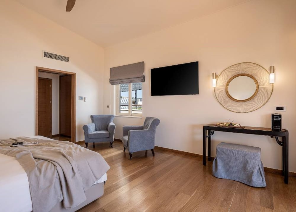 Honeymoon, Suite, Queen Bed, Sea View, Outdoor Jetted Tub