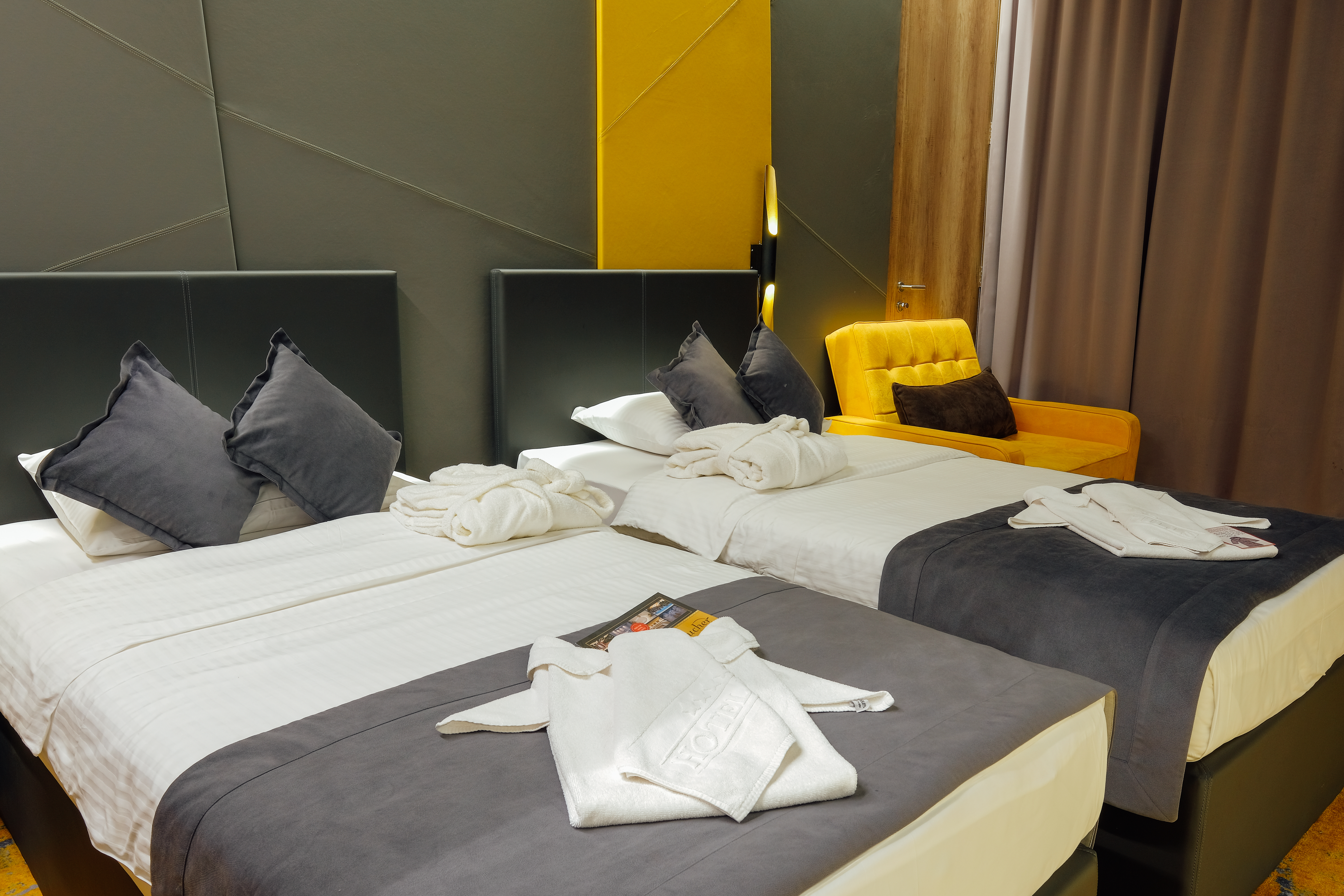 Triple deluxe room