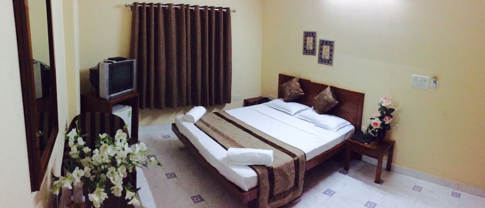 AIRPORT HOTEL. 29/56