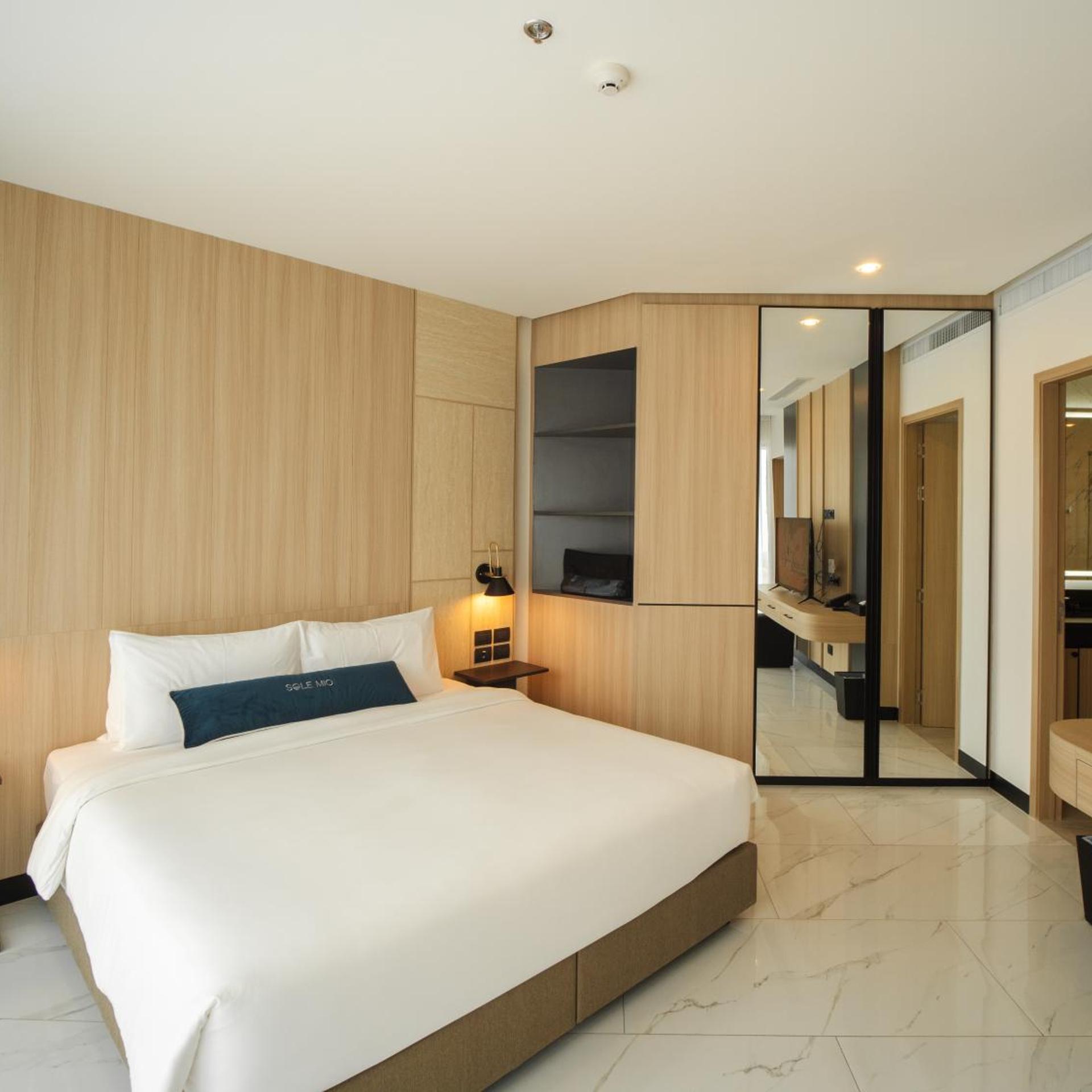 2 BEDROOMS, SUITE