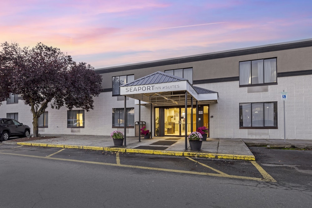 Seaport Inn and Suites 32/38