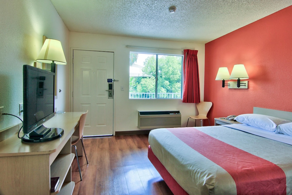Motel6 West Sacramento, CA 13/60