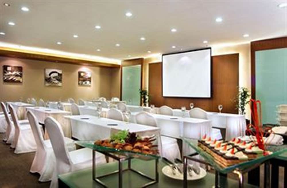 Aryaduta Suites Semanggi 27/37