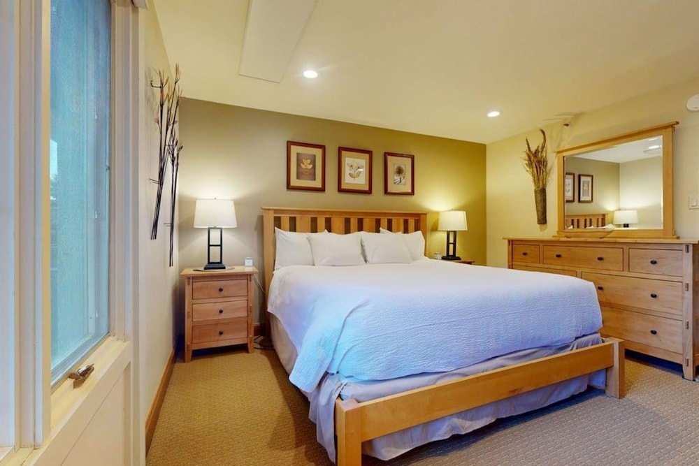King Bed, Sofa
