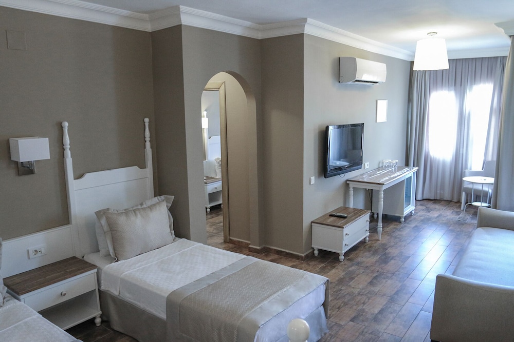 Olbios Marina Resort 9/50