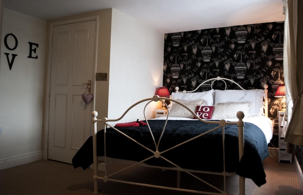 The Castle House Luxury Bed & Breakfast 12/50