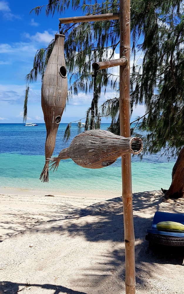 Ocean Vida Beach And Dive Resort 57/65