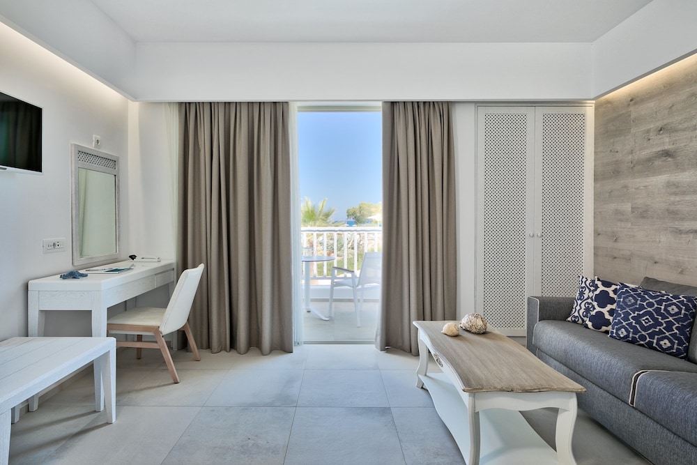 White Pearls Luxury Suites - Adults Only 41/69