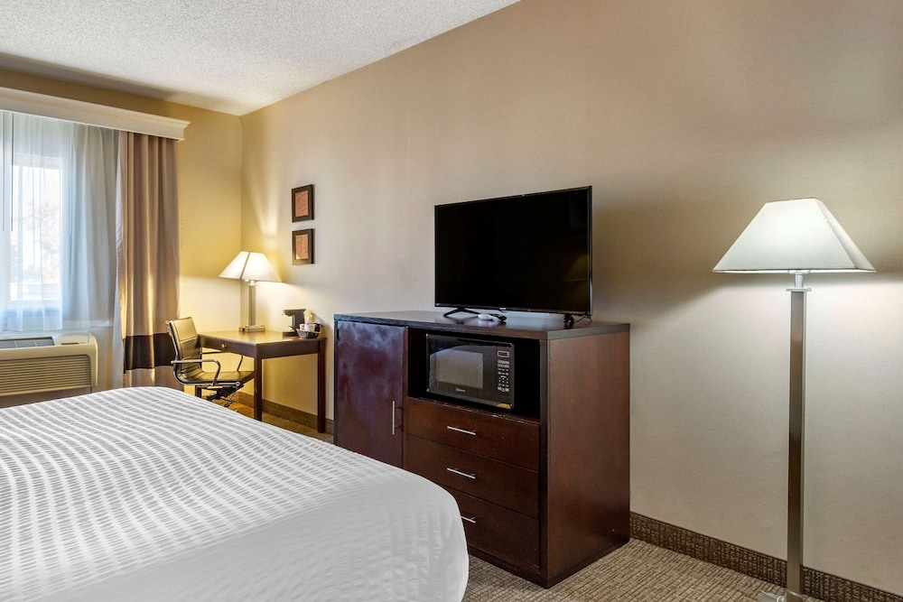 Comfort Inn & Suites Seattle North 11/33