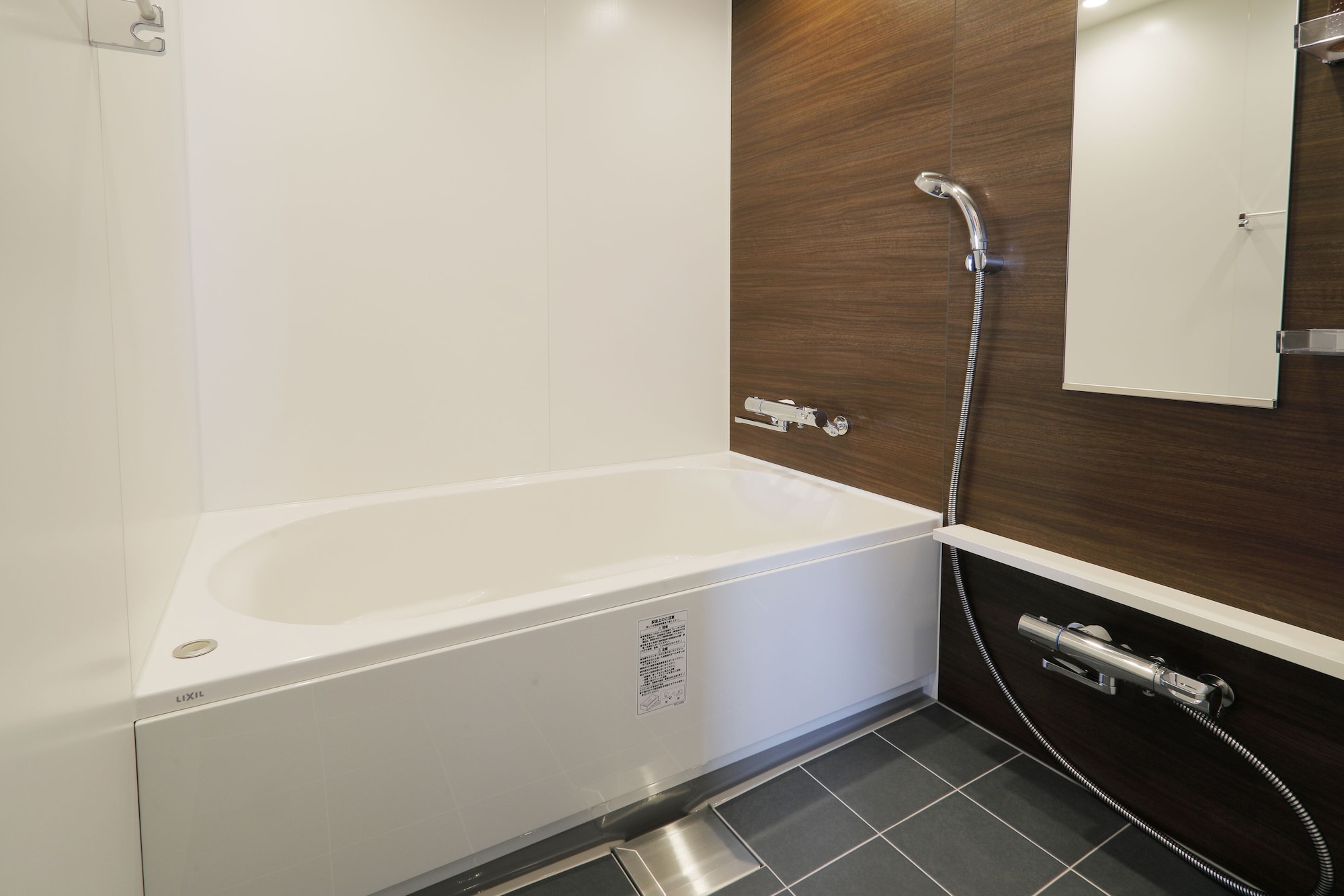 غرفة كبيرة بسريرين منفصلين مع سرير سحّاب إضافي، JR INN Hakodate 3/3
