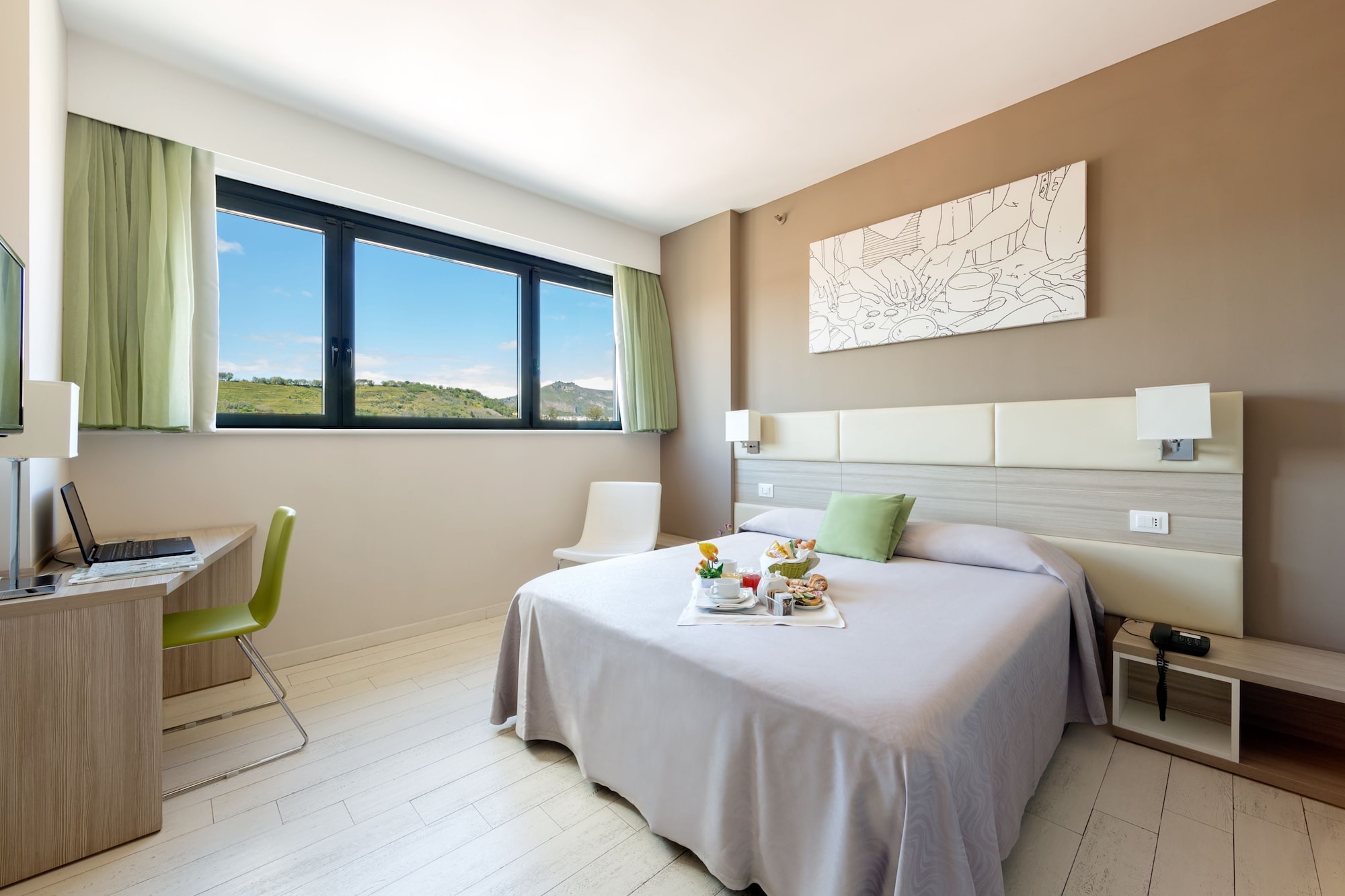 EXECUTIVE, DOUBLE OR TWIN BED