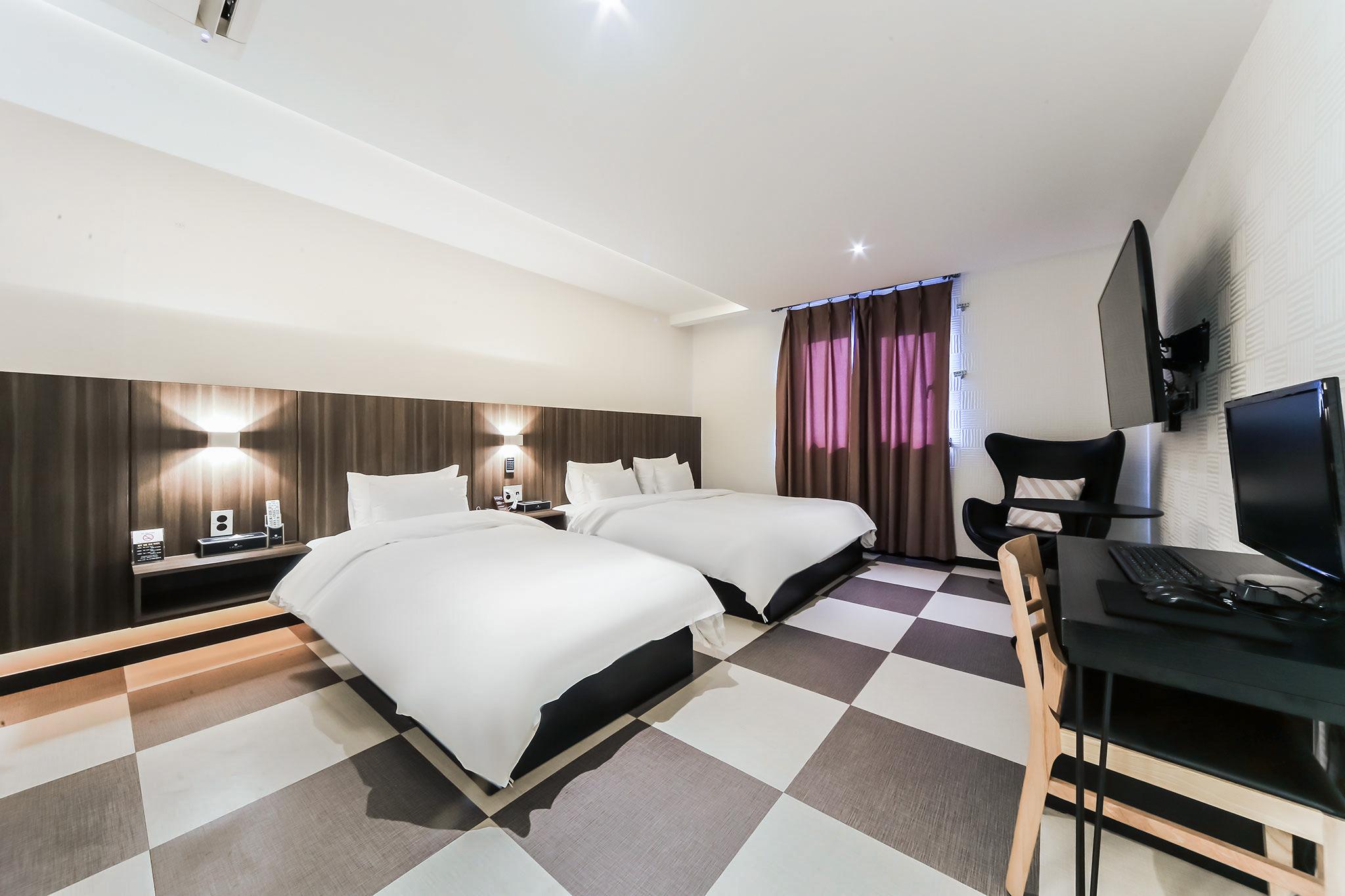 Idea Hotel 21/80