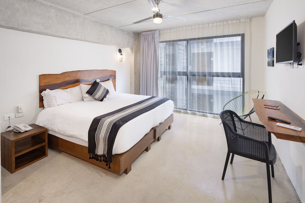 Sunday Hotel 52 at Playa del Carmen 15/50