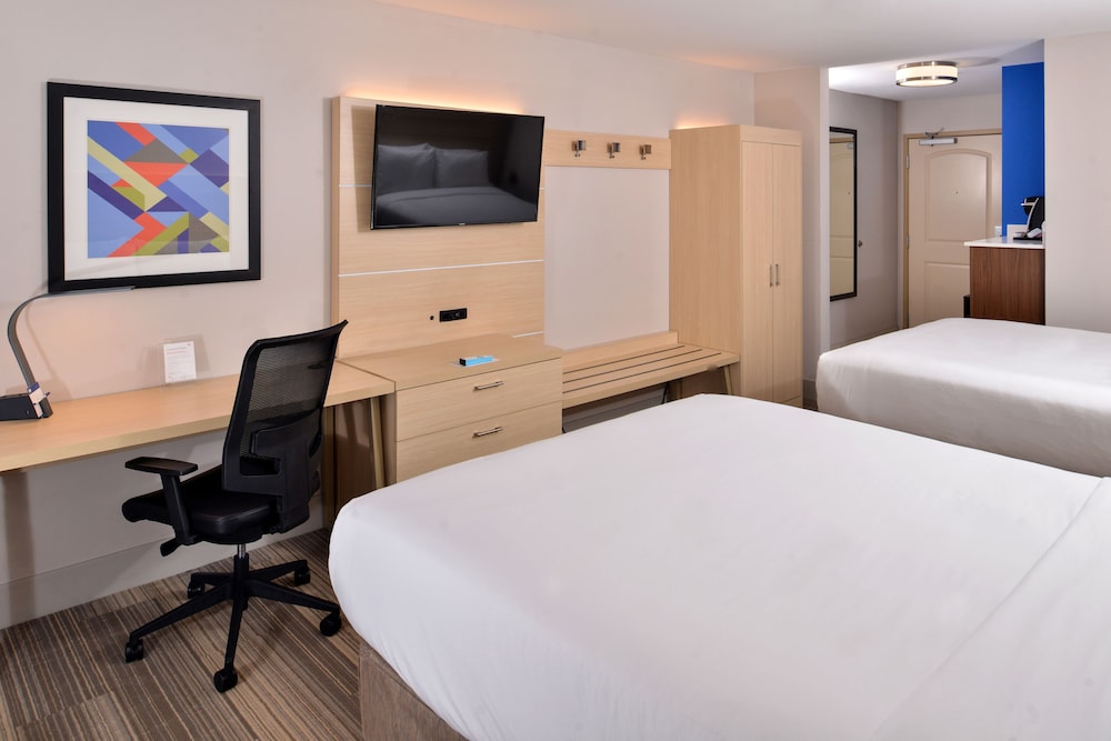 Holiday Inn Express Suites Cincinnati Mason 13/49