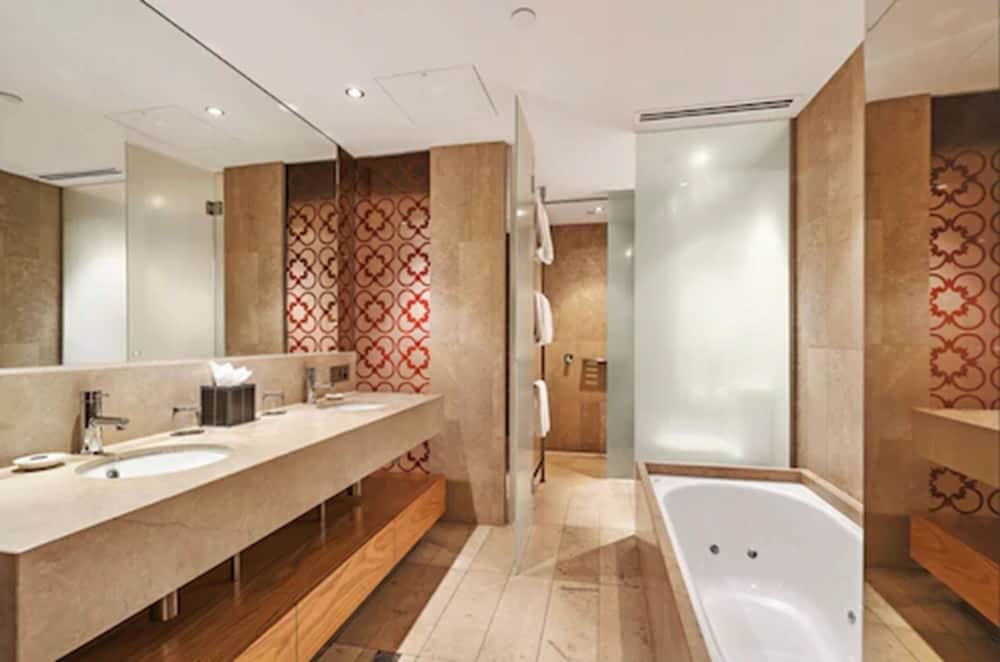 Royce Hotel 28/60