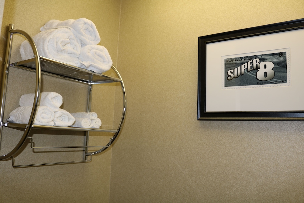Super 8 by Wyndham Plattsburgh 17/38