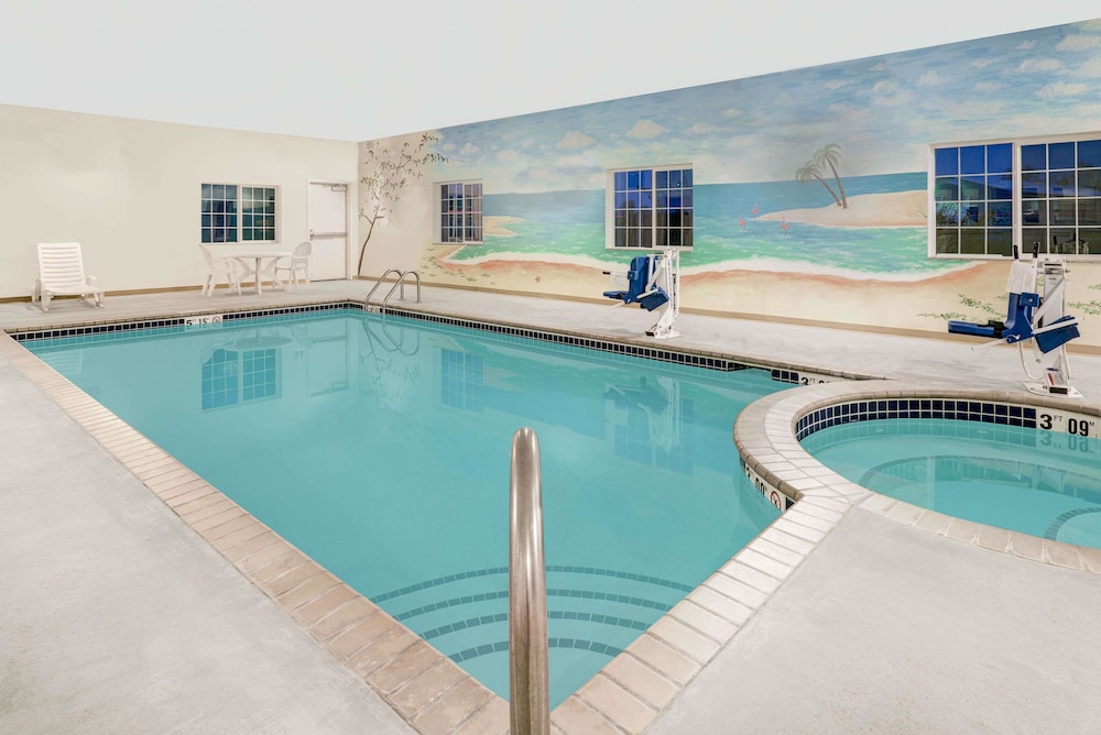 Microtel Inn Suites By Wyndham Sidney 15/25