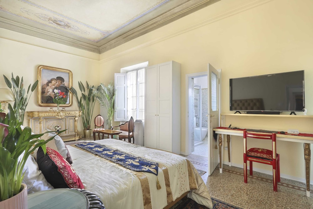 Lullaby Suite Near Palazzo Vecchio and Piazza Signoria-hosted by Sweetstay 6/19