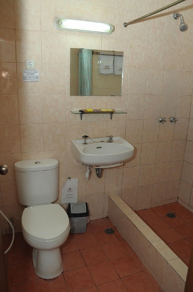 Kenangan Hotel 16/31