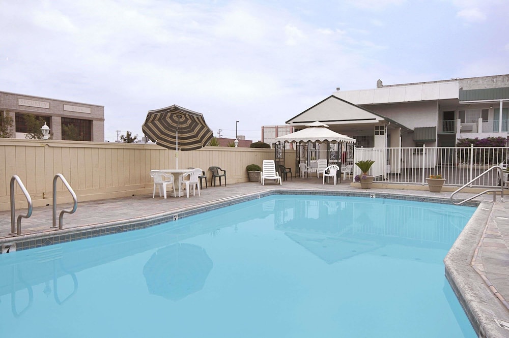 SureStay by Best Western Fresno Central 4/54
