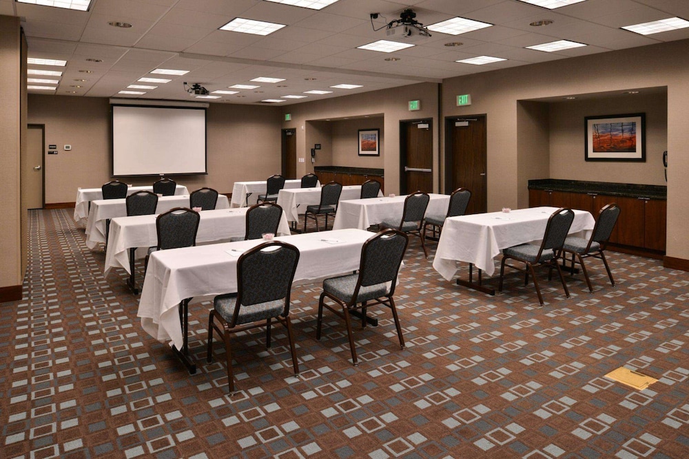 Hampton Inn & Suites Tacoma/Puyallup 54/56