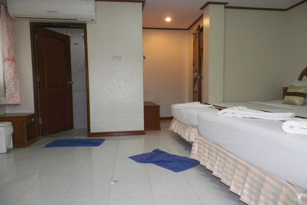 Natacha Hotel 5/35