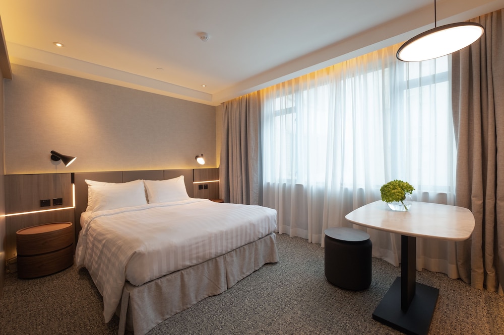 Nathan Hotel 17/72
