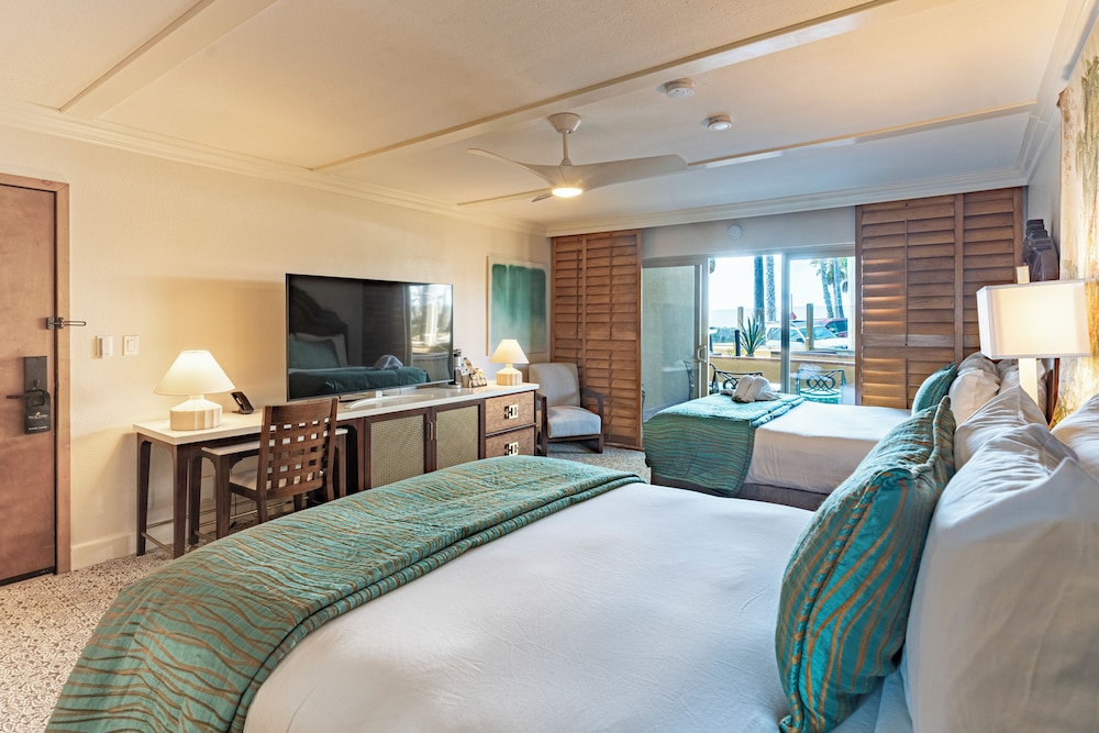 STANDARD, 1 KING OR 2 QUEEN BEDS