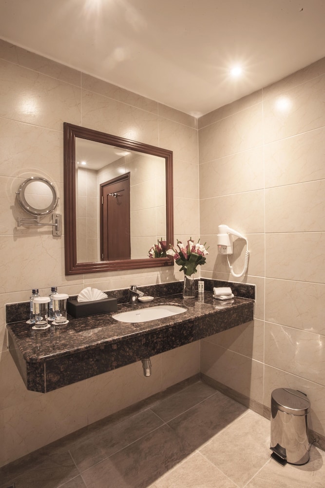 Sarova Woodlands Hotel Spa 49/50