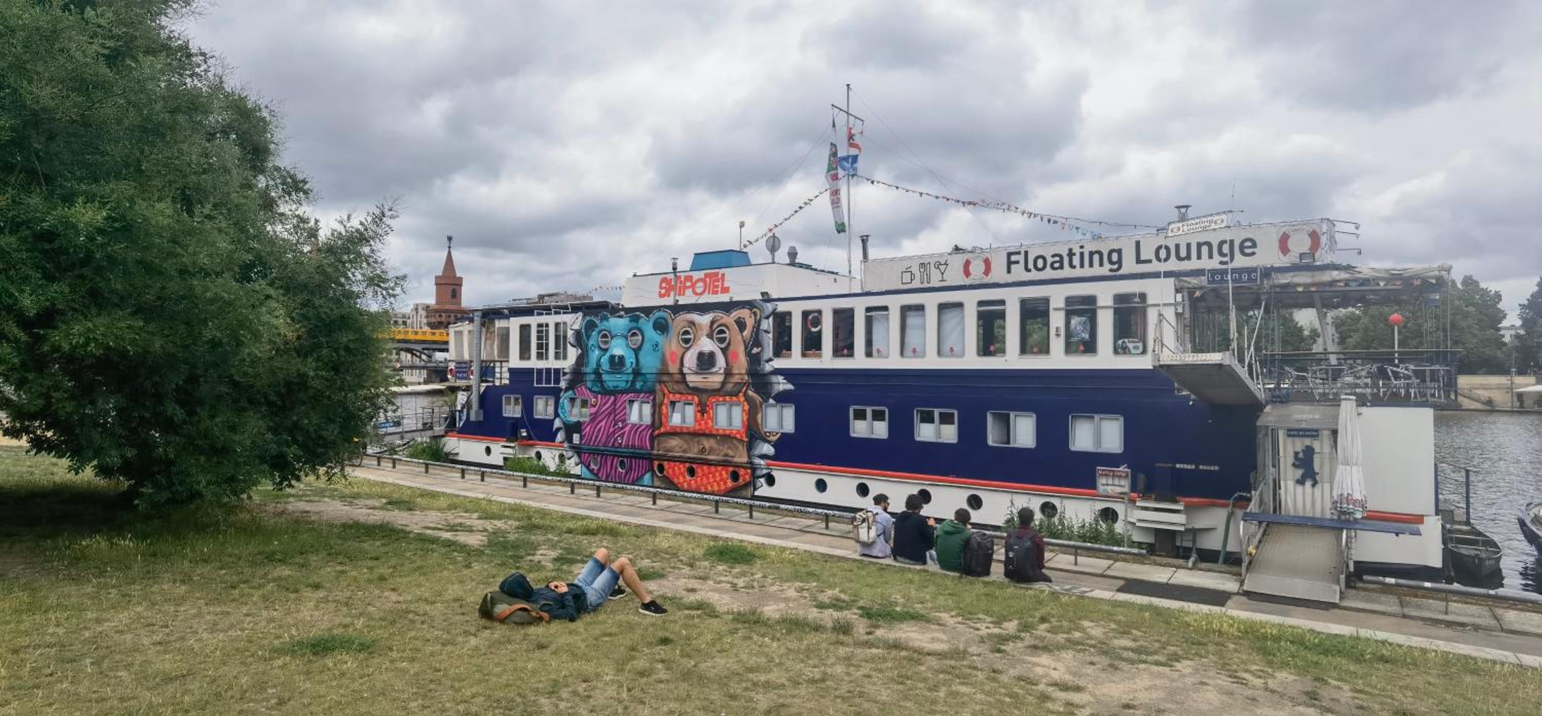 Eastern Comfort Hotel & Hostelboat 47/58