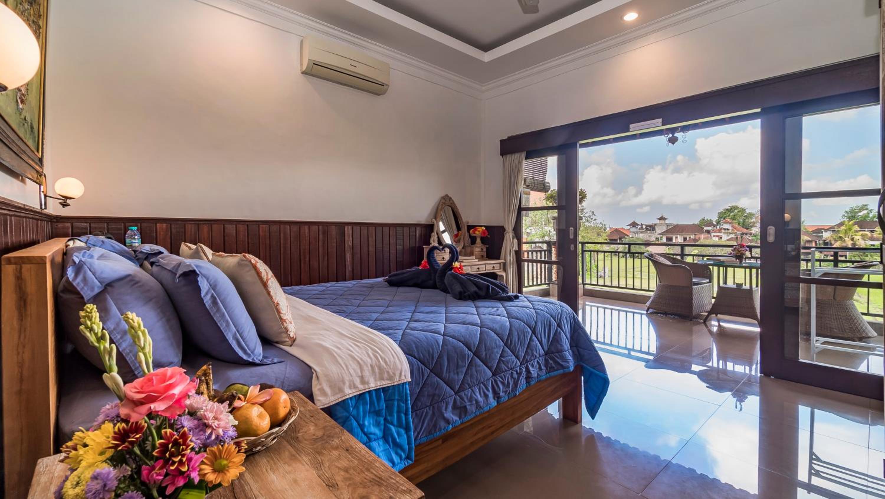 Standard, Queen Bed