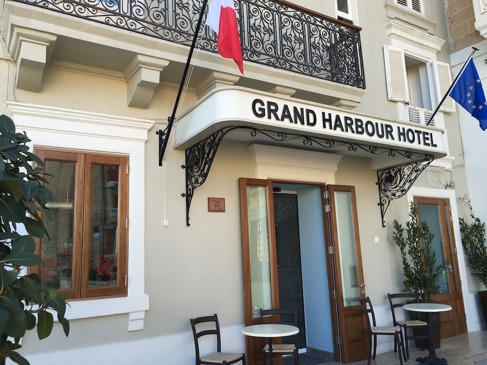 Grand Harbour Hotel 1/45