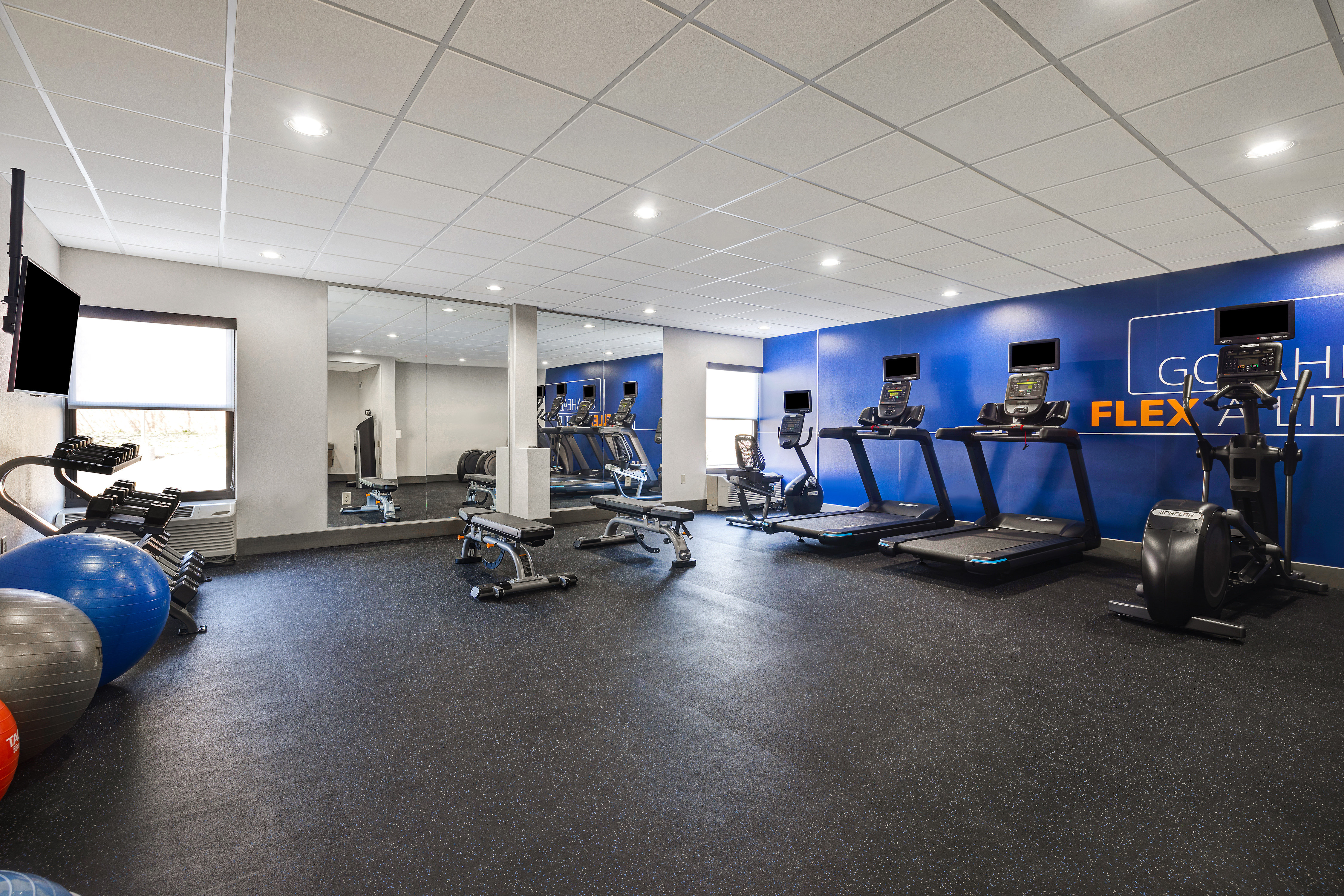 Holiday Inn Express & Suites Central Omaha, an IHG Hotel 38/50
