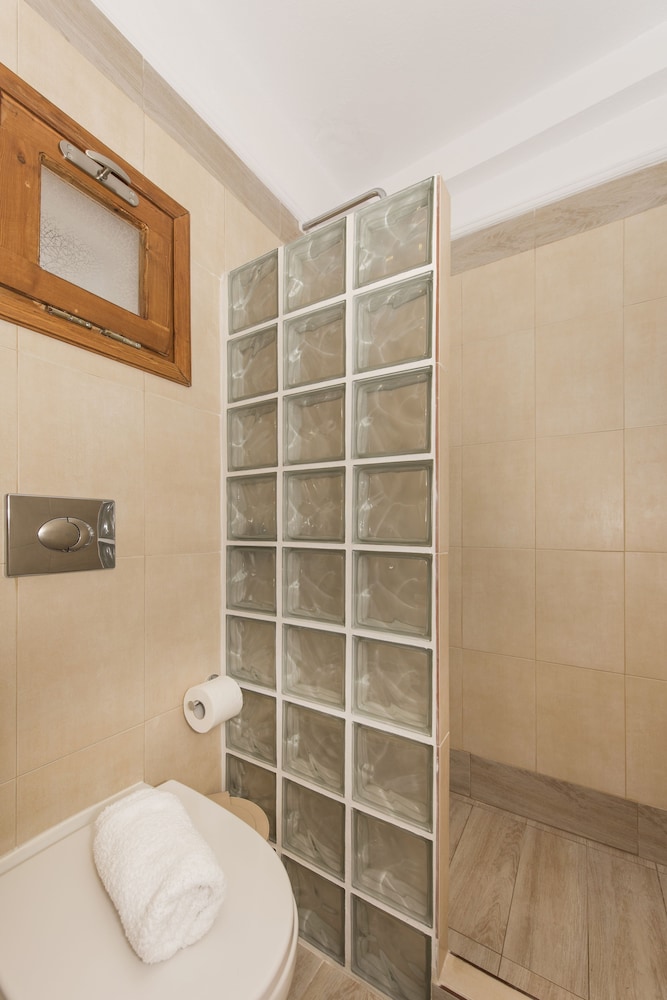 SMARAGDI APARTMENTS 49/55
