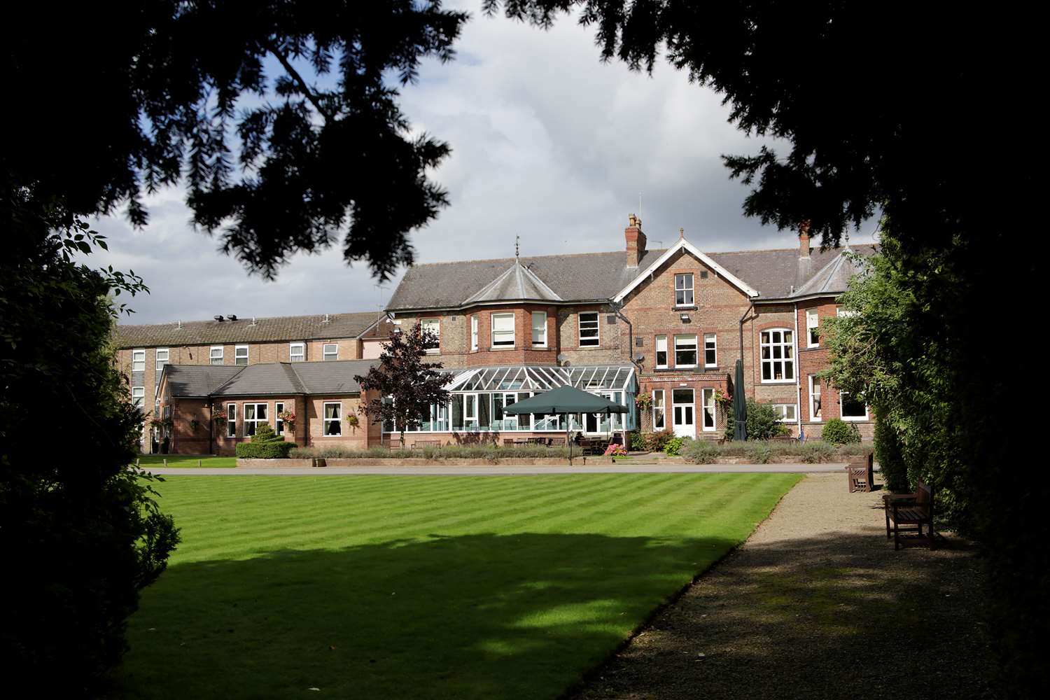 Burn Hall Hotel 48/52