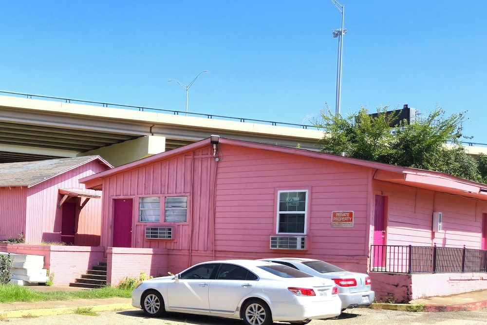 Way Side Inn by Hotel O Dallas near Fair Park Downtown 28/30