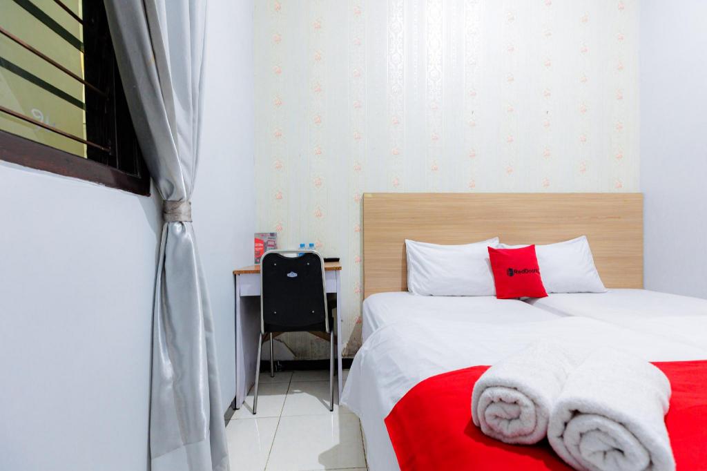 RedDoorz Plus near Malang Town Square 27/50