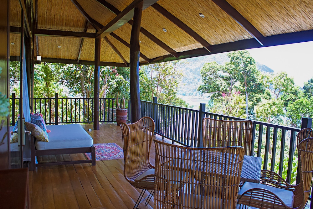 Lihim Resorts 67/75
