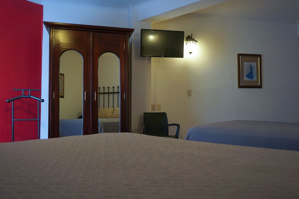 Hotel Real de Leyendas 38/41