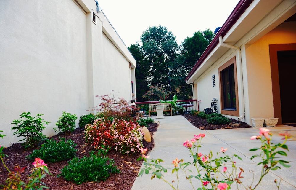Red Roof Inn & Suites Commerce 9/33