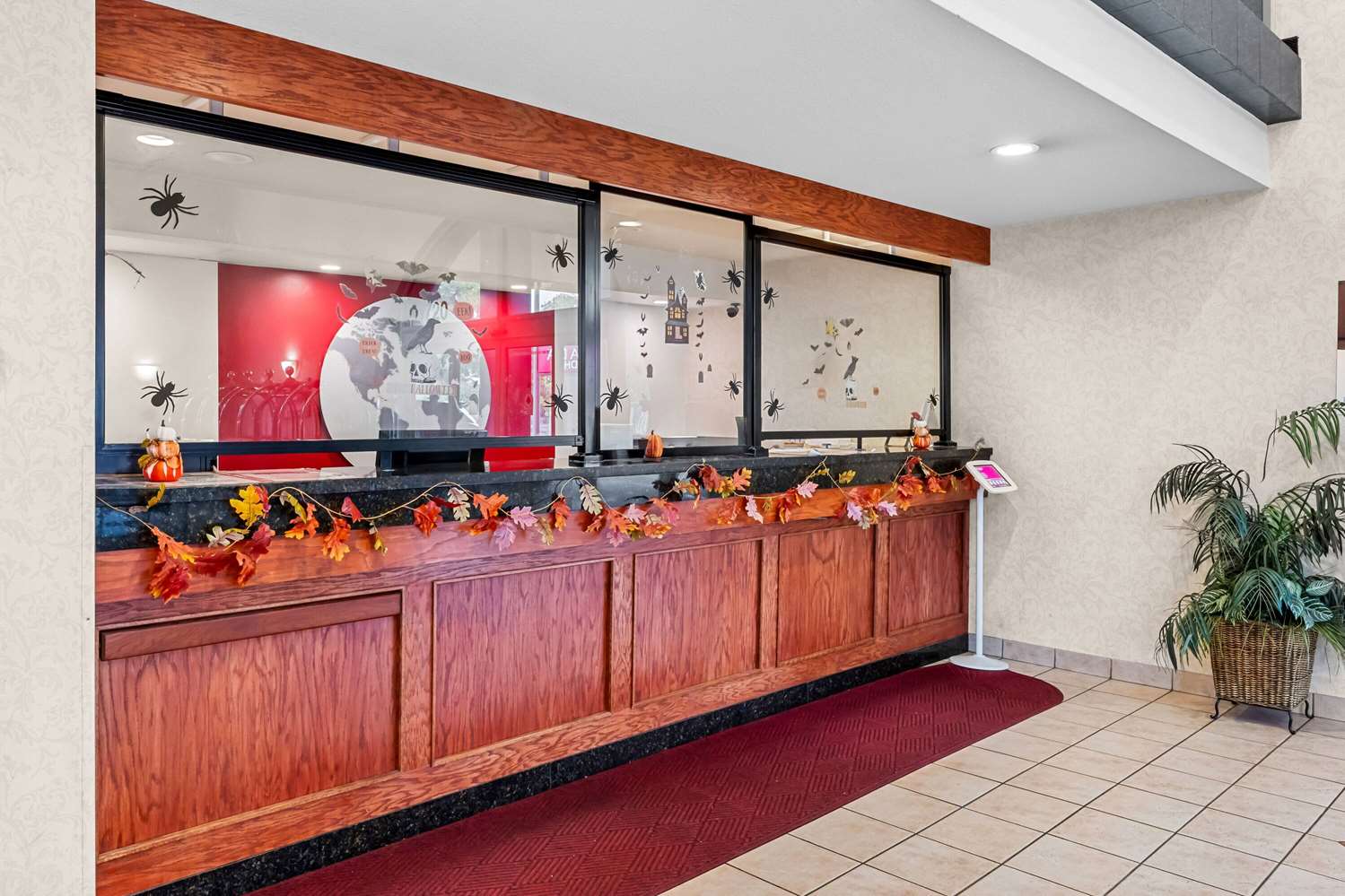 Ramada By Wyndham Seatac Airport 8/35