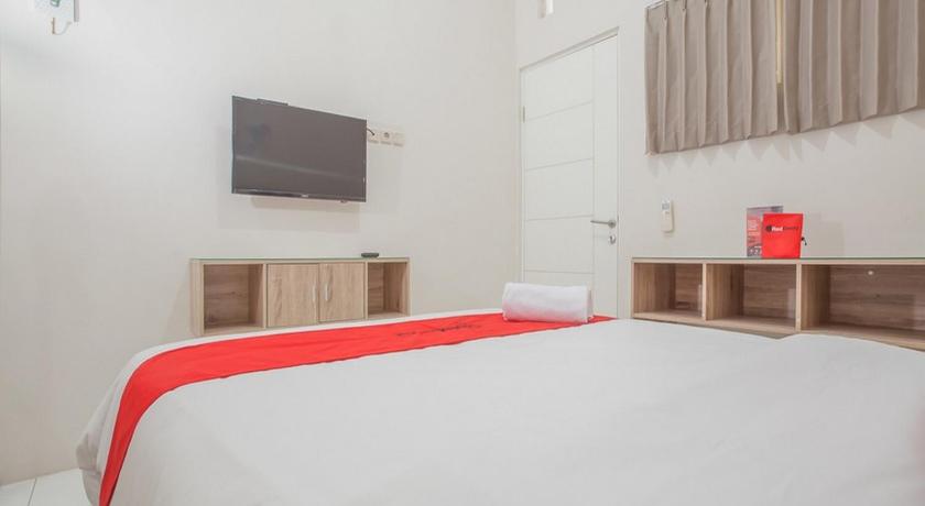 RedDoorz near Ciputra Golf Surabaya 17/50